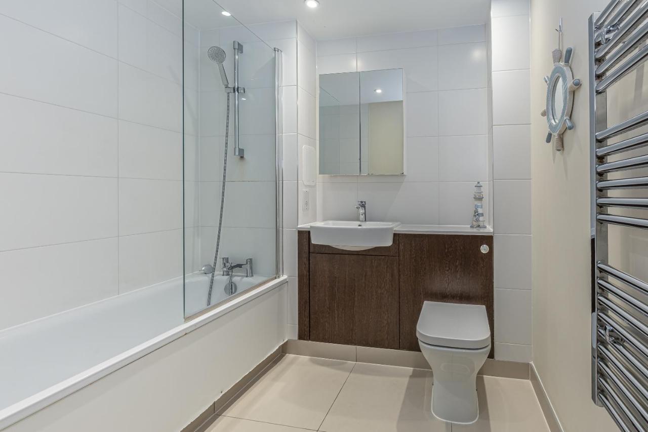 3 Bedrooms Close To Canning Town & Excel Apartamento